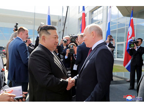 Šiaurės Korėjos lyderis baigia kelionę po Rusiją, nuoširdžiai padėkojęs V. Putinui